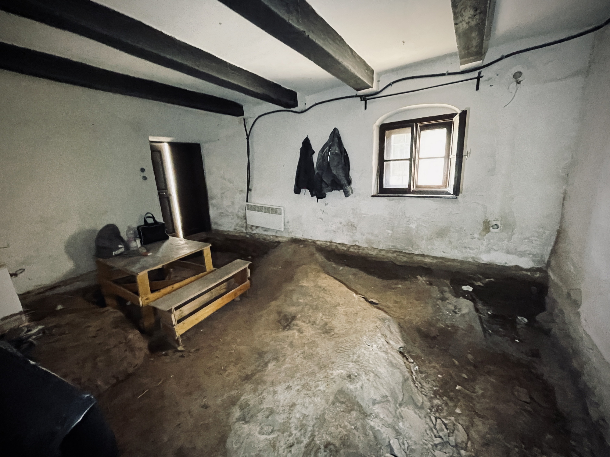 KISBÍRÓ-HÁZ KŐVÁGÓÖRS